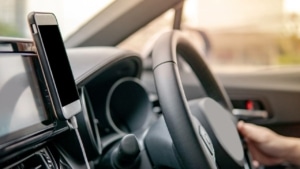 Top 5 des applications mobiles pour vos trajets en voiture